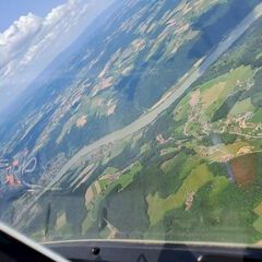 Flugwegposition um 12:09:12: Aufgenommen in der Nähe von Gemeinde St. Roman bei Schärding, Österreich in 1567 Meter